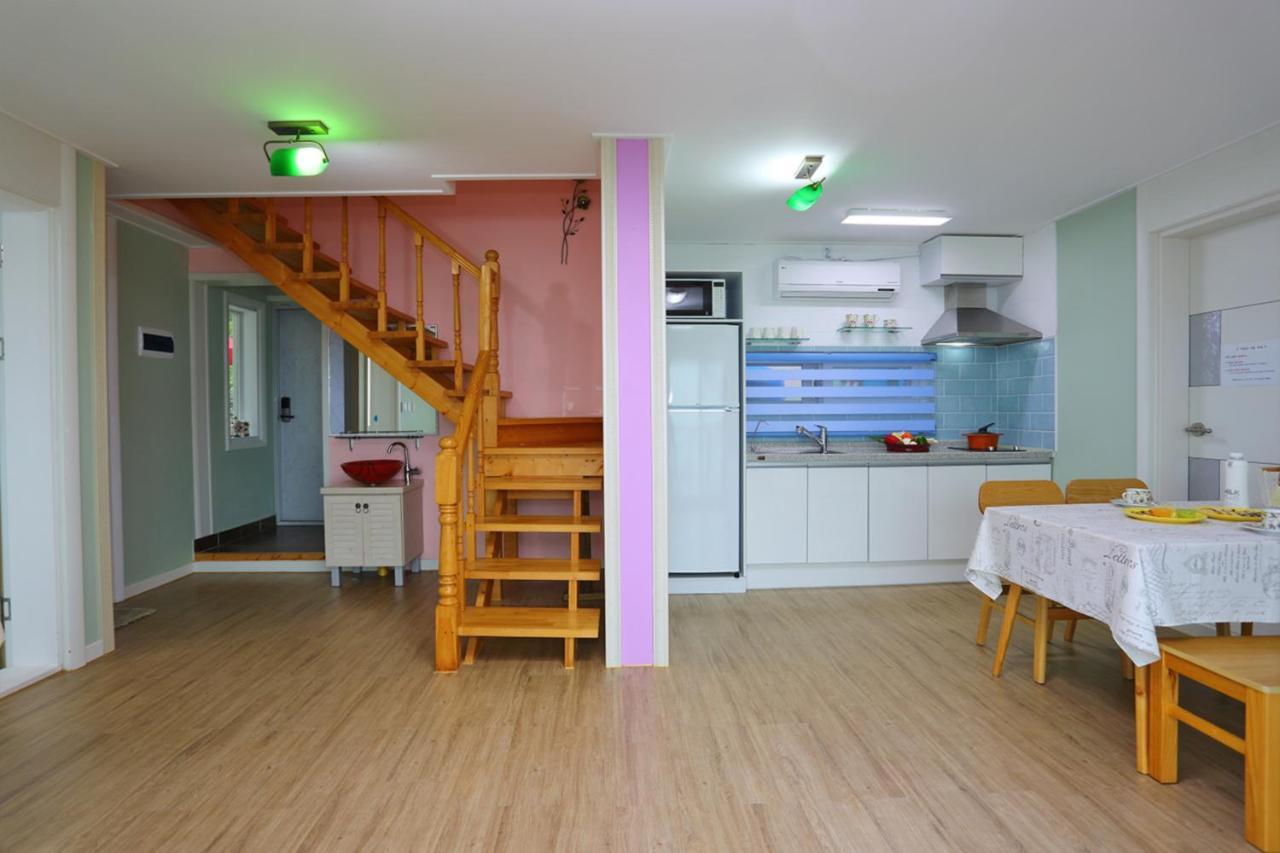 Montmartre Villa Namhae Eksteriør bilde
