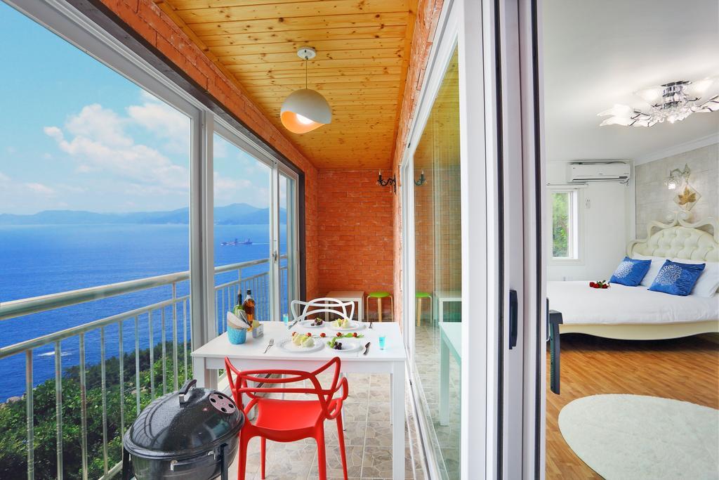 Montmartre Villa Namhae Eksteriør bilde
