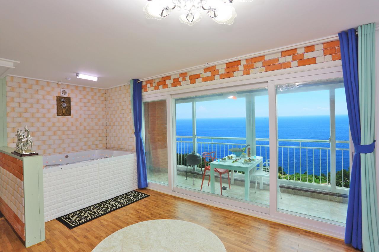 Montmartre Villa Namhae Eksteriør bilde